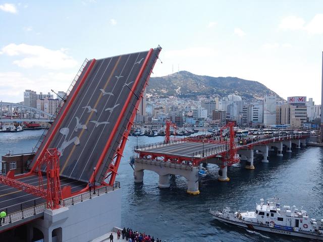 Yeongdo Bridge